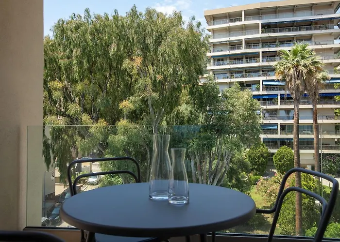 Lägenhetshotell Residenza Leca Colonna